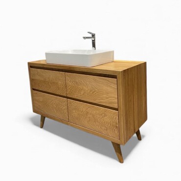 Деталь поверхности тумбы из дуба с тонирующим маслом TimberCare и матовым лаком Renner 10% блеска