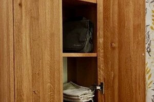 Текстура массива дуба на дверце шкафчика