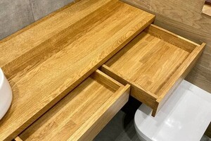 Фасады тумбы из массива дуба с матовой отделкой и скрытой системой выдвижения