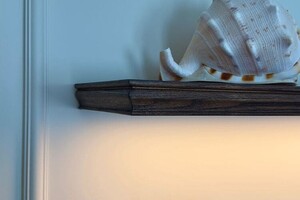 Полки из массива карагача с подсветкой