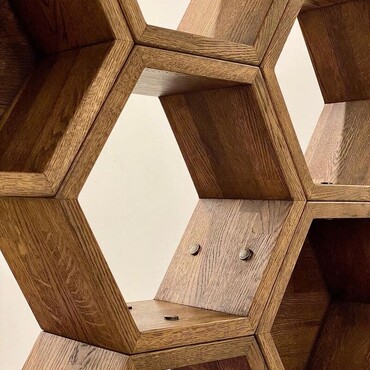 Стеллаж из массива дерева «HoneyComb»