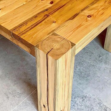 Ровный прямой край столешницы