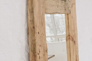 Зеркало в раме из массива